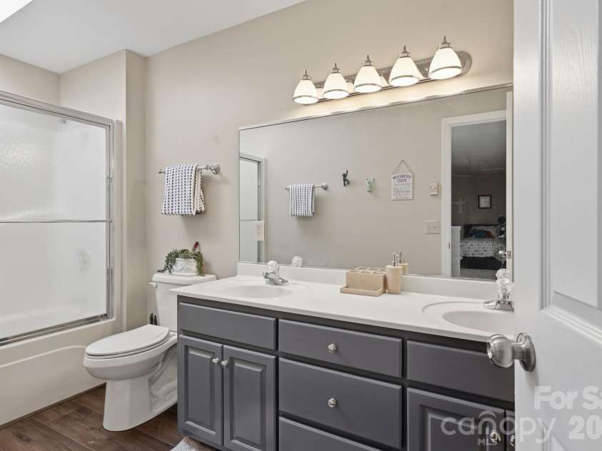 233 Lake View Place, Jefferson, NC 28640.  MLS# CAR4363025, YatesRealty ID 46588. 