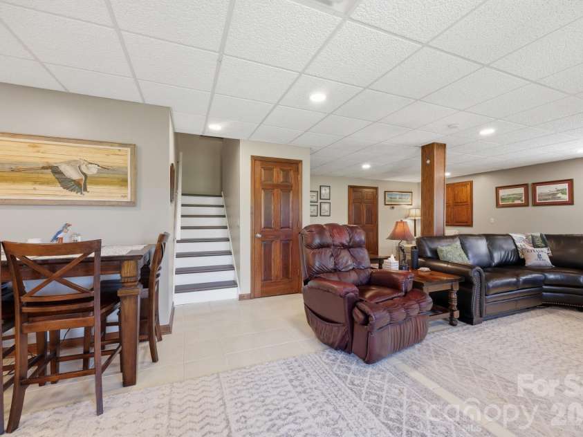 233 Lake View Place, Jefferson, NC 28640.  MLS# CAR4363025, YatesRealty ID 46588. 