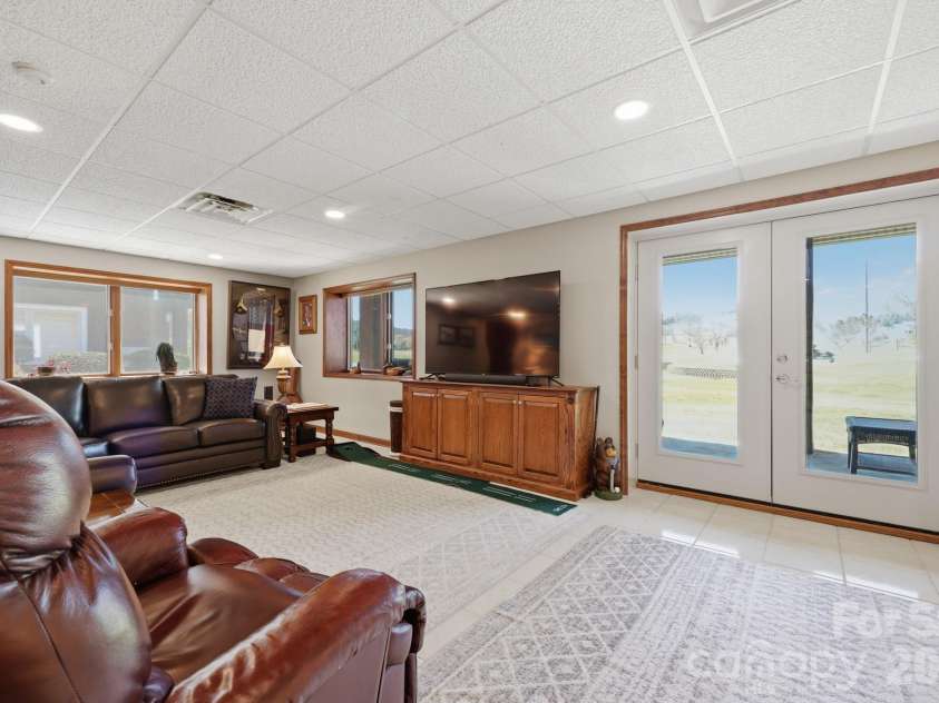 233 Lake View Place, Jefferson, NC 28640.  MLS# CAR4363025, YatesRealty ID 46588. 