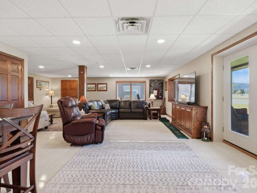 233 Lake View Place, Jefferson, NC 28640.  MLS# CAR4363025, YatesRealty ID 46588. 