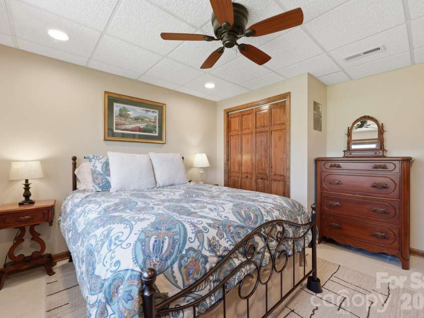233 Lake View Place, Jefferson, NC 28640.  MLS# CAR4363025, YatesRealty ID 46588. 