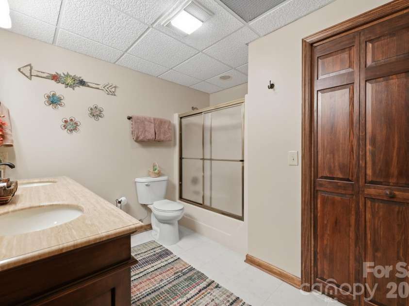 233 Lake View Place, Jefferson, NC 28640.  MLS# CAR4363025, YatesRealty ID 46588. 