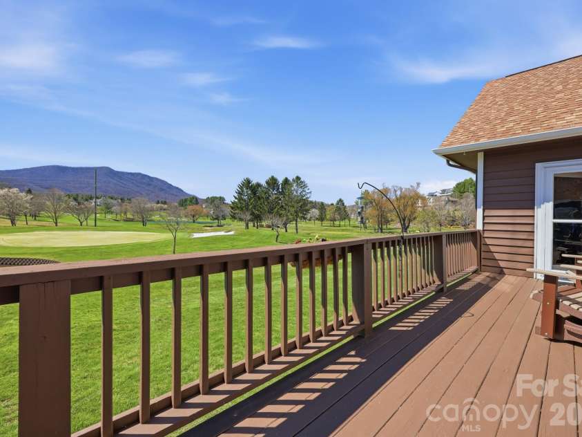 233 Lake View Place, Jefferson, NC 28640.  MLS# CAR4363025, YatesRealty ID 46588. 