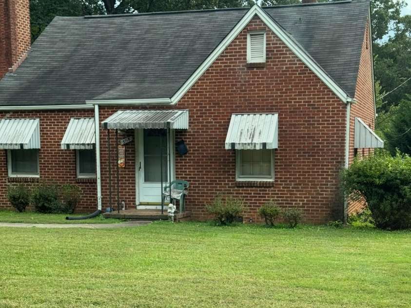3710 Mcmillan Street, Charlotte, NC 28205.  MLS# CAR4363097, YatesRealty ID 46589. 