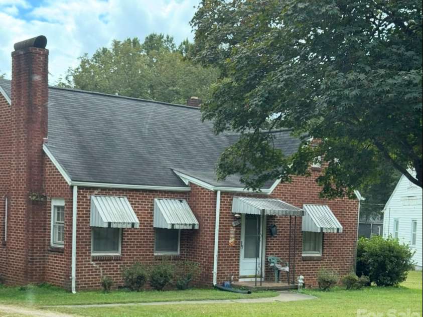 3710 Mcmillan Street, Charlotte, NC 28205.  MLS# CAR4363097, YatesRealty ID 46589. 