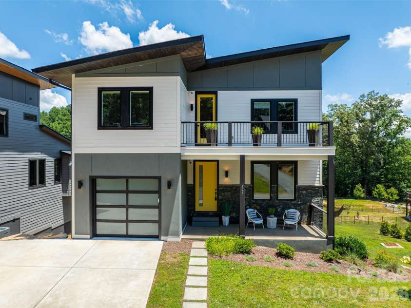 303 Iron Ridge Loop, Asheville, NC 28806.  MLS# CAR4353423, YatesRealty ID 4659. 
