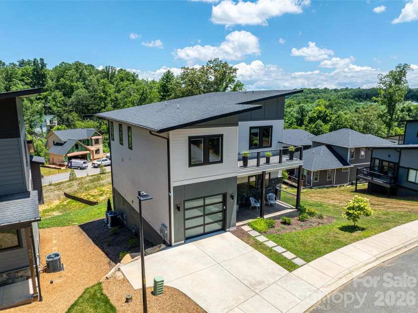 303 Iron Ridge Loop, Asheville, NC 28806.  MLS# CAR4353423, YatesRealty ID 4659. 
