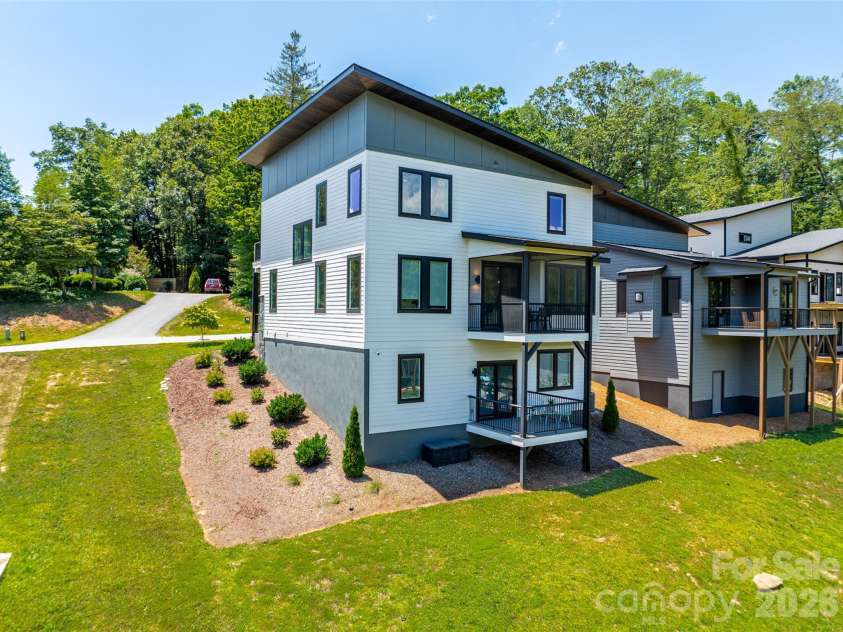 303 Iron Ridge Loop, Asheville, NC 28806.  MLS# CAR4353423, YatesRealty ID 4659. 