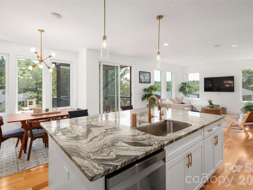303 Iron Ridge Loop, Asheville, NC 28806.  MLS# CAR4353423, YatesRealty ID 4659. 