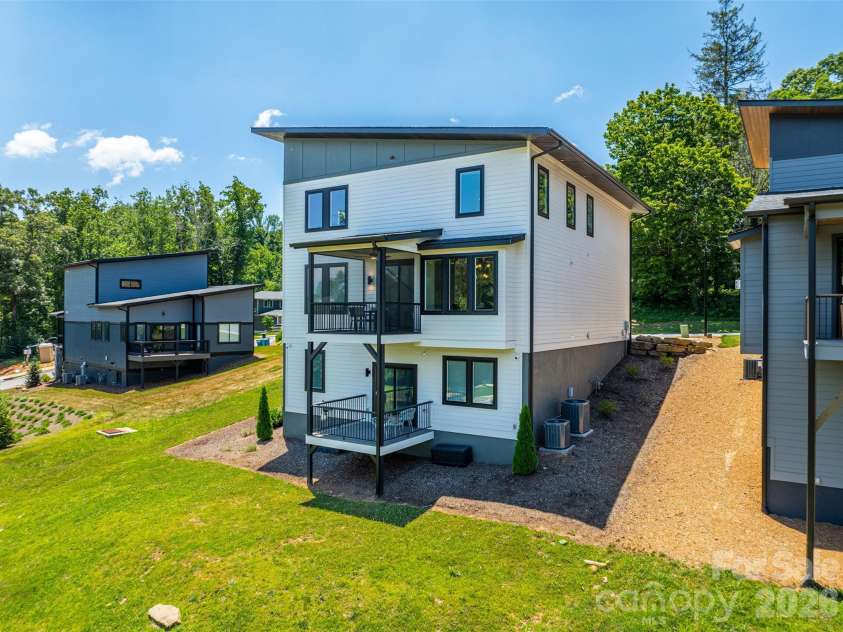 303 Iron Ridge Loop, Asheville, NC 28806.  MLS# CAR4353423, YatesRealty ID 4659. 