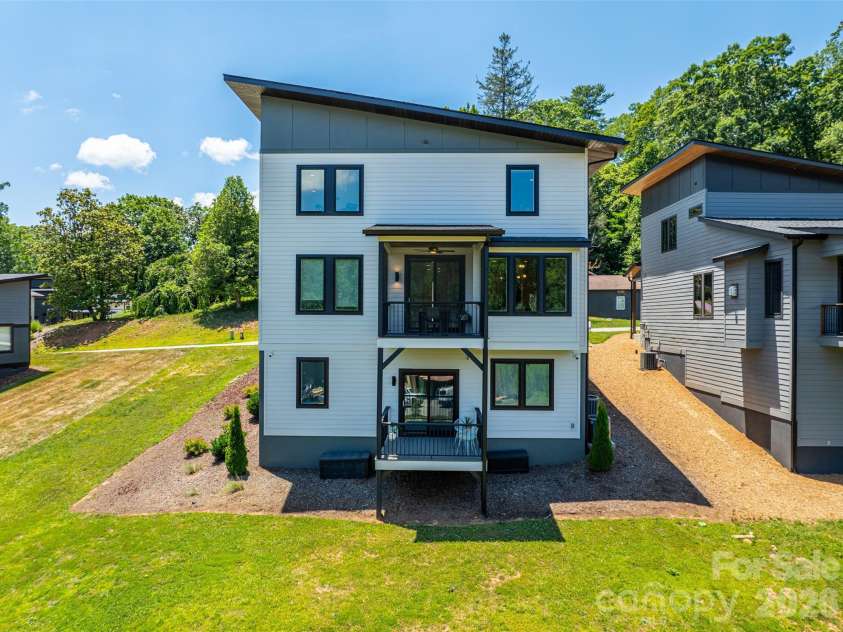 303 Iron Ridge Loop, Asheville, NC 28806.  MLS# CAR4353423, YatesRealty ID 4659. 