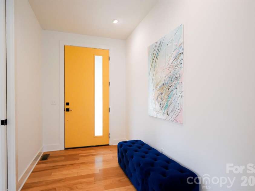 303 Iron Ridge Loop, Asheville, NC 28806.  MLS# CAR4353423, YatesRealty ID 4659. Foyer/Entry
