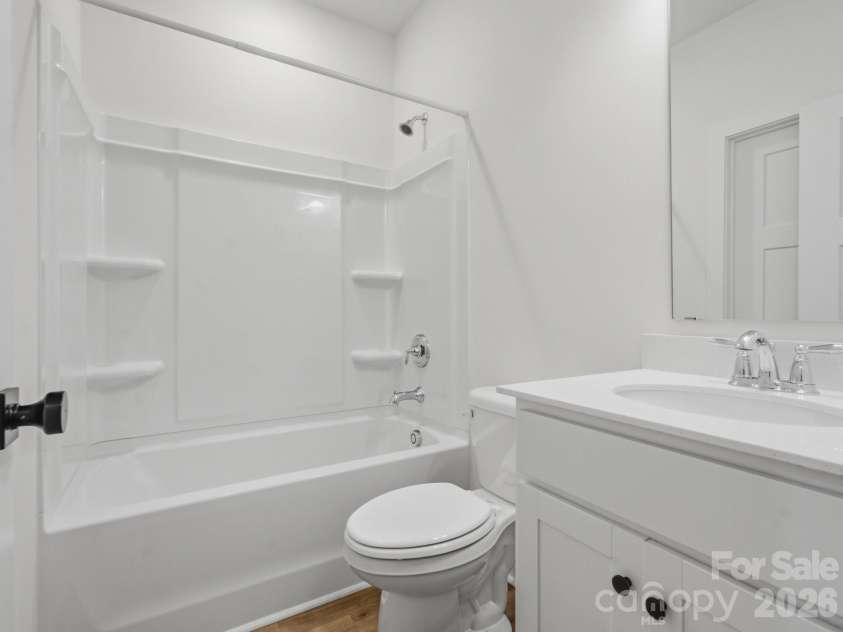 205 Shadowbrook Way, Kershaw, SC 29020.  MLS# CAR4417898, YatesRealty ID 46590. Guest Bathroom