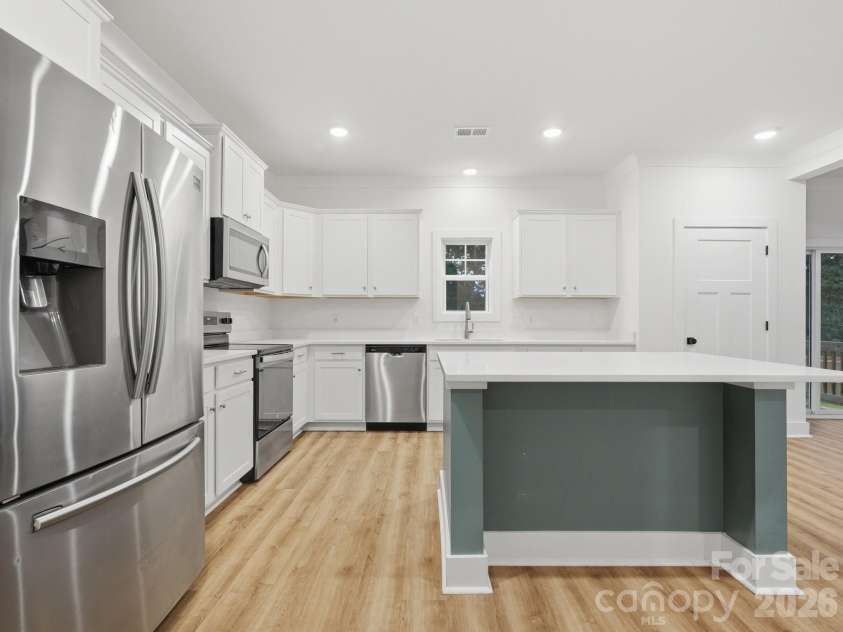 205 Shadowbrook Way, Kershaw, SC 29020.  MLS# CAR4417898, YatesRealty ID 46590. Kitchen