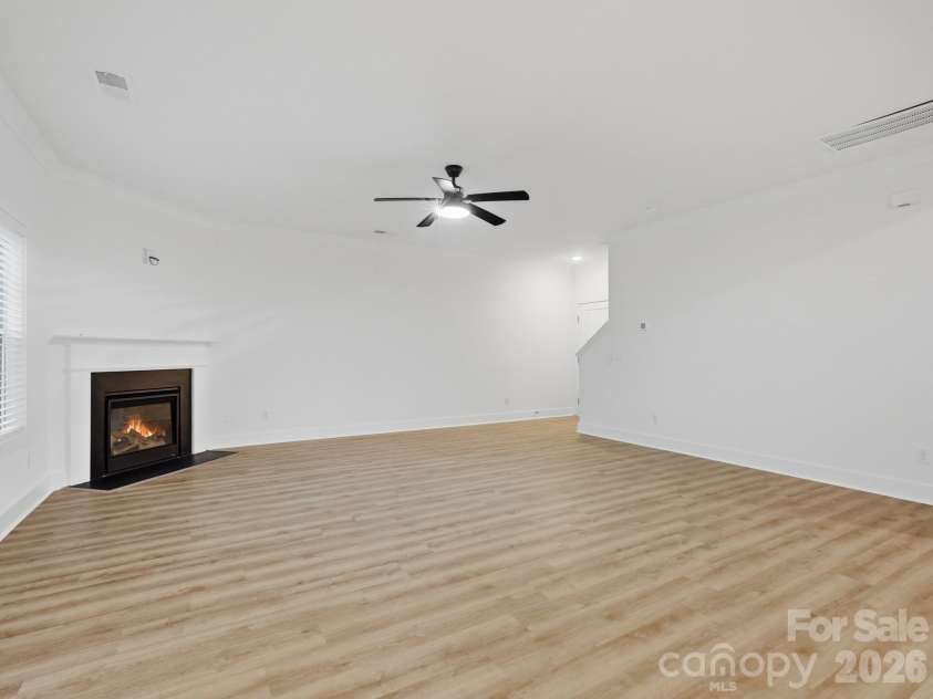 205 Shadowbrook Way, Kershaw, SC 29020.  MLS# CAR4417898, YatesRealty ID 46590. Living Rm