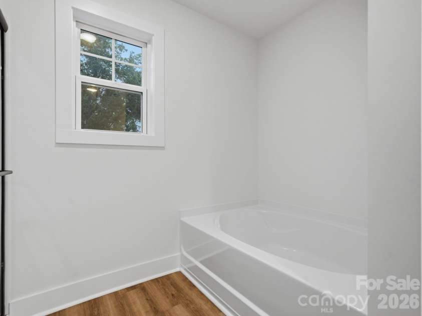 205 Shadowbrook Way, Kershaw, SC 29020.  MLS# CAR4417898, YatesRealty ID 46590. Primary Bathrm