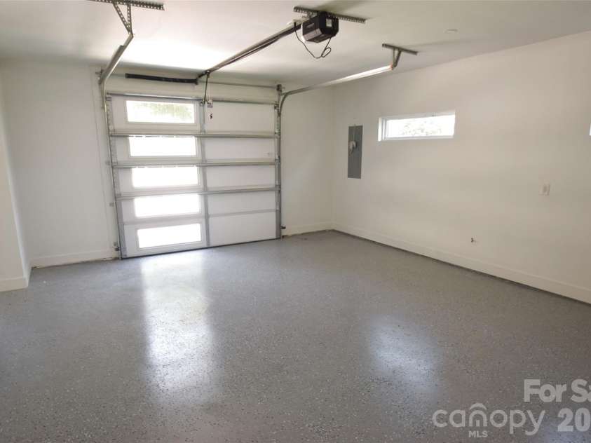 5108 Eaton Circle, Charlotte, NC 28208.  MLS# CAR4416731, YatesRealty ID 46593. 
