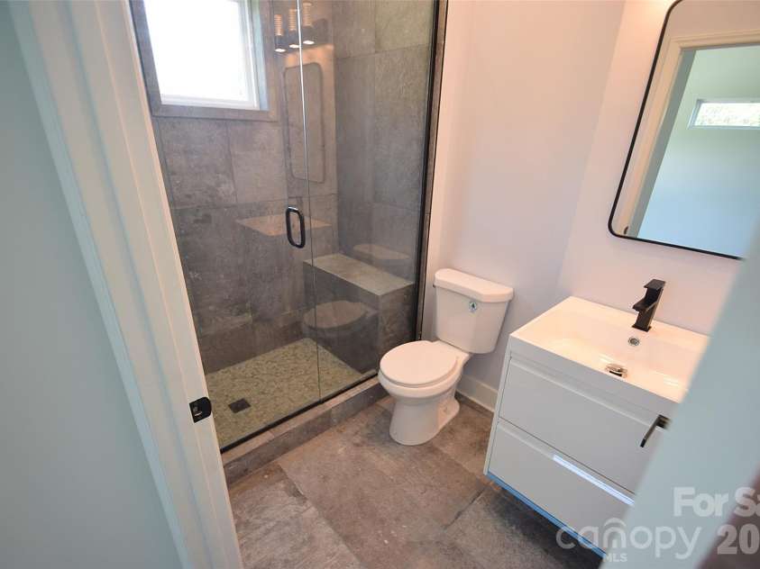 5108 Eaton Circle, Charlotte, NC 28208.  MLS# CAR4416731, YatesRealty ID 46593. 