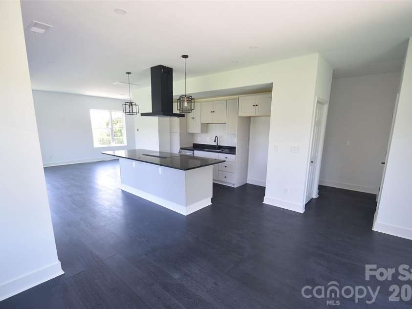 5108 Eaton Circle, Charlotte, NC 28208.  MLS# CAR4416731, YatesRealty ID 46593. 