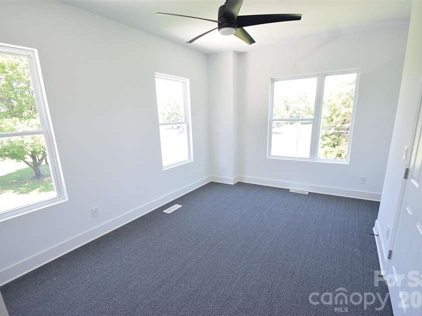 5108 Eaton Circle, Charlotte, NC 28208.  MLS# CAR4416731, YatesRealty ID 46593. 