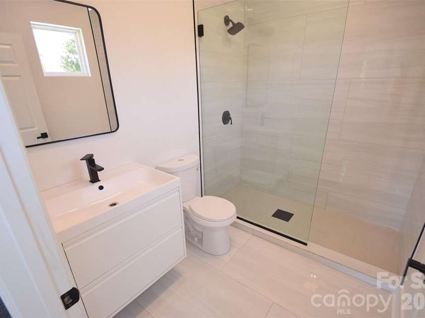 5108 Eaton Circle, Charlotte, NC 28208.  MLS# CAR4416731, YatesRealty ID 46593. 