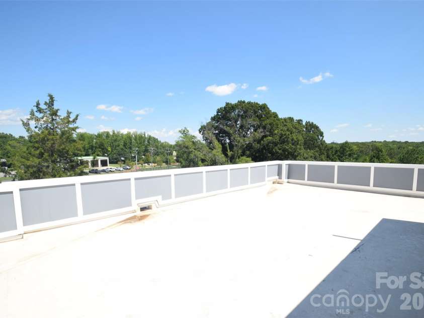 5108 Eaton Circle, Charlotte, NC 28208.  MLS# CAR4416731, YatesRealty ID 46593. 