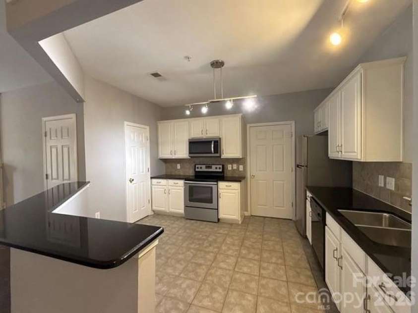 14335 San Paolo Lane, Charlotte, NC 28277.  MLS# CAR4396911, YatesRealty ID 46594. 