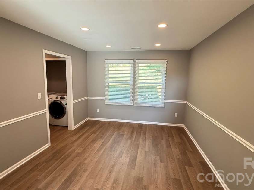 7725 Batavia Lane, Charlotte, NC 28213.  MLS# CAR4417906, YatesRealty ID 46595. 