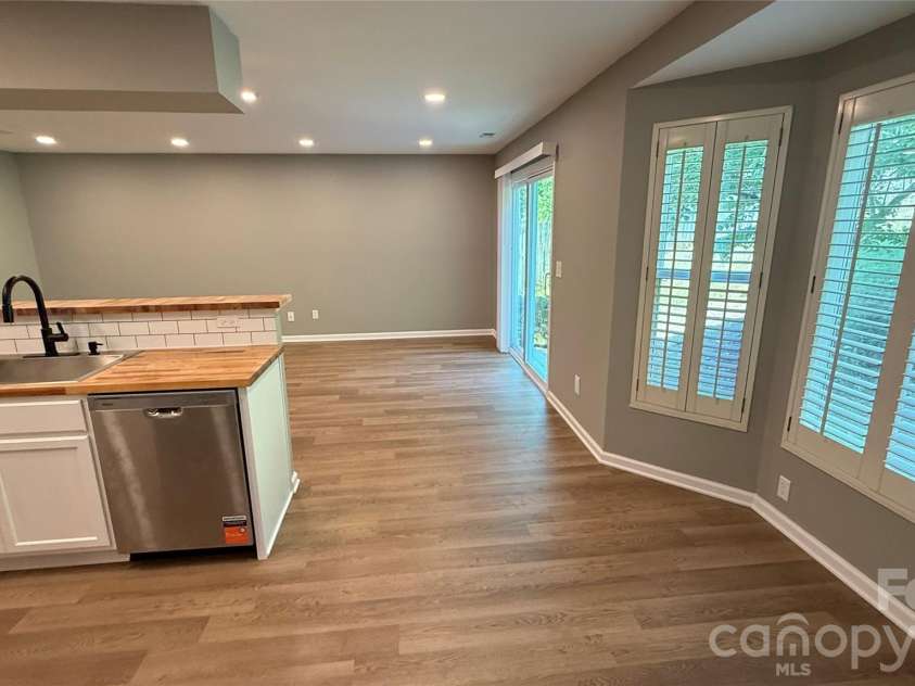 7725 Batavia Lane, Charlotte, NC 28213.  MLS# CAR4417906, YatesRealty ID 46595. 