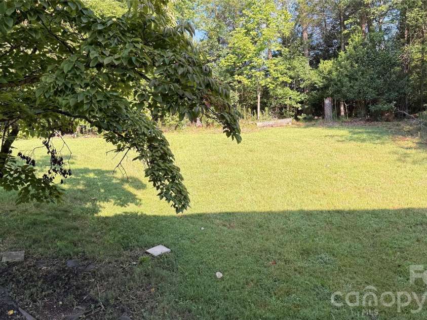7725 Batavia Lane, Charlotte, NC 28213.  MLS# CAR4417906, YatesRealty ID 46595. 