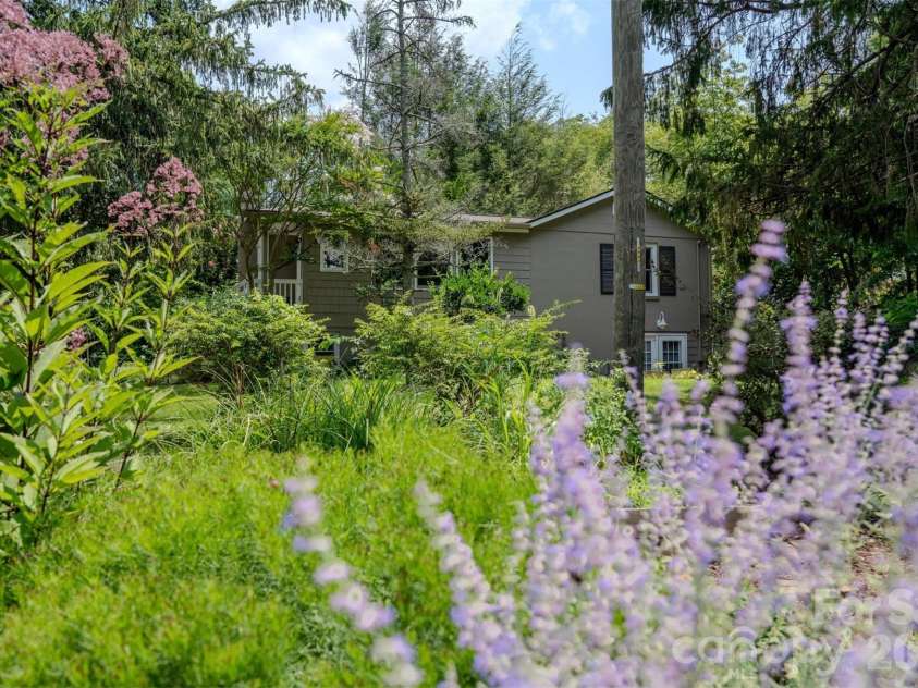 261 Forest Hill Drive, Asheville, NC 28803.  MLS# CAR4410429, YatesRealty ID 46596. 