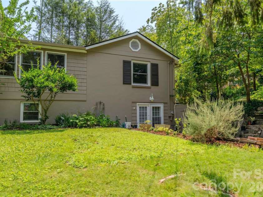 261 Forest Hill Drive, Asheville, NC 28803.  MLS# CAR4410429, YatesRealty ID 46596. 