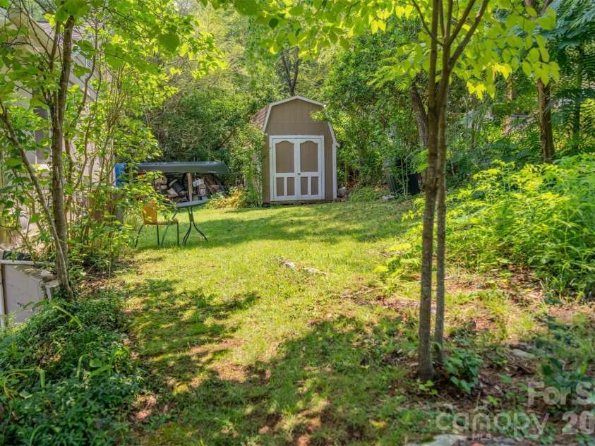261 Forest Hill Drive, Asheville, NC 28803.  MLS# CAR4410429, YatesRealty ID 46596. 