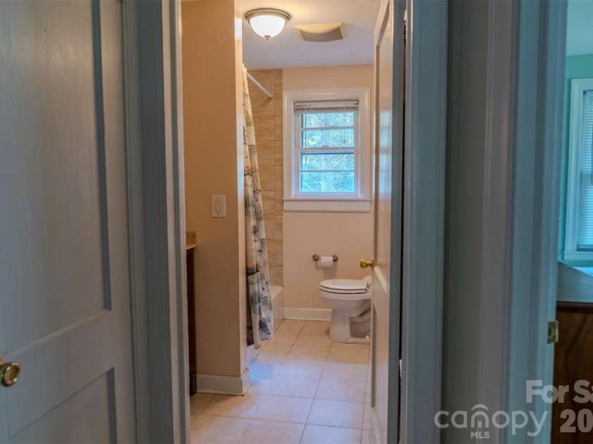 261 Forest Hill Drive, Asheville, NC 28803.  MLS# CAR4410429, YatesRealty ID 46596. 