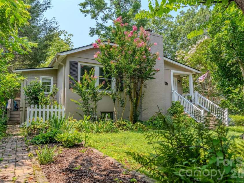 261 Forest Hill Drive, Asheville, NC 28803.  MLS# CAR4410429, YatesRealty ID 46596. 