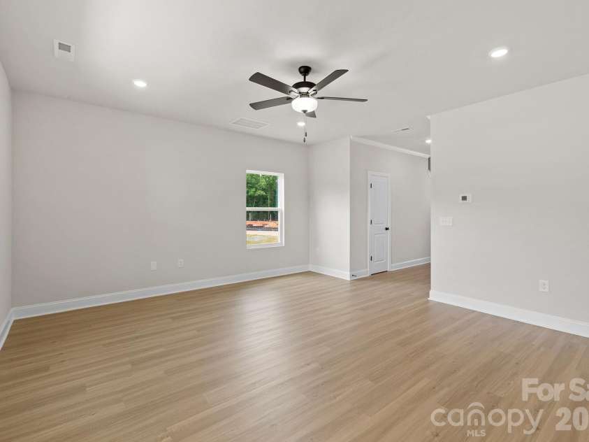 8126 Cravat Court, Charlotte, NC 28215.  MLS# CAR4410037, YatesRealty ID 46598. 