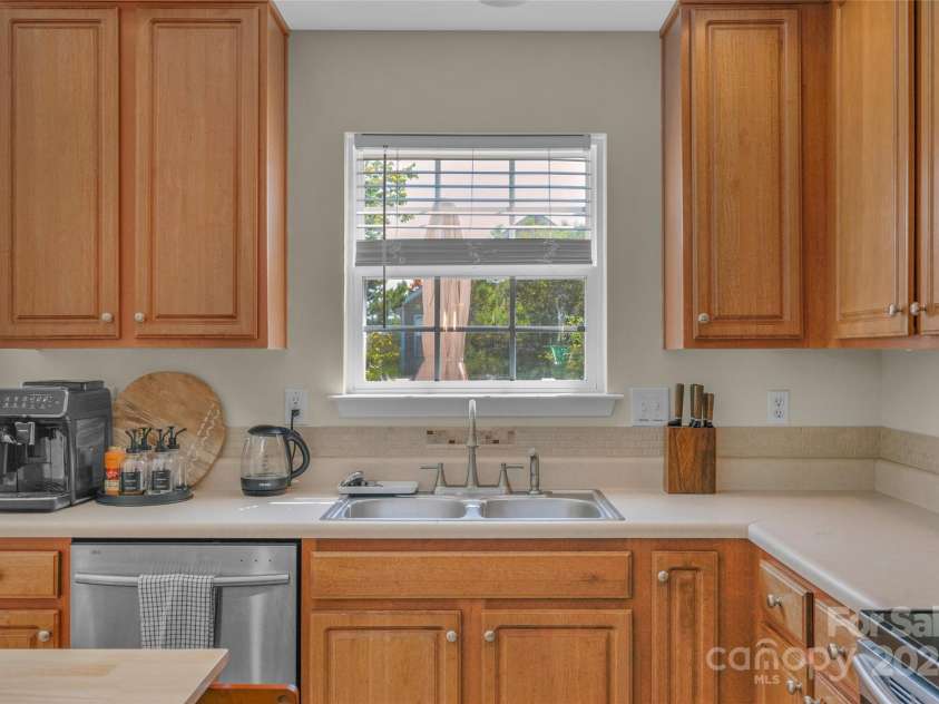 11407 Sidney crest Avenue, Charlotte, NC 28213.  MLS# CAR4177575, YatesRealty ID 4660. 