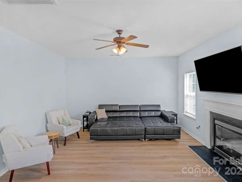 11407 Sidney crest Avenue, Charlotte, NC 28213.  MLS# CAR4177575, YatesRealty ID 4660. 