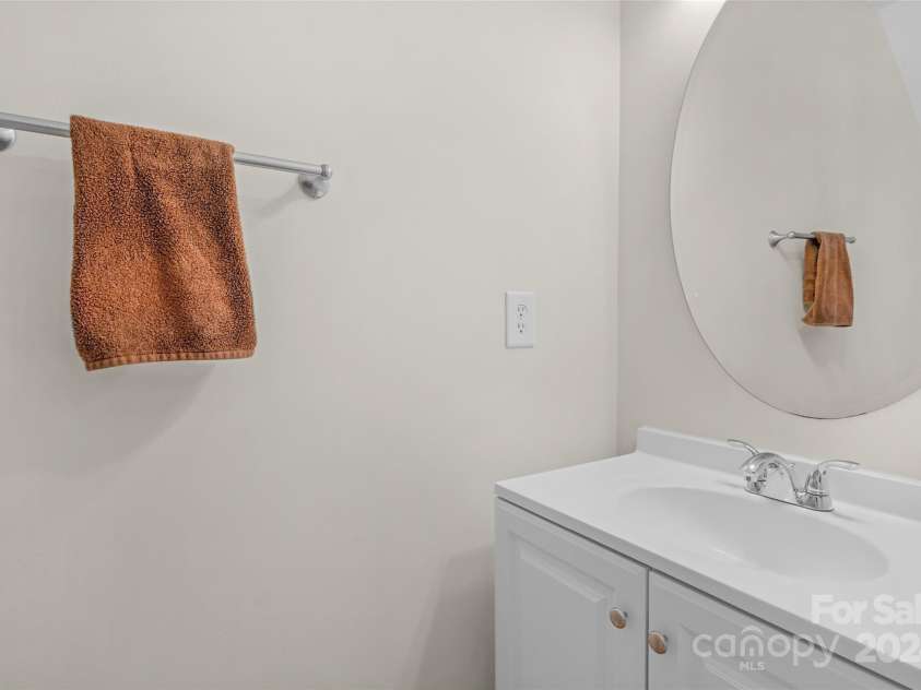 11407 Sidney crest Avenue, Charlotte, NC 28213.  MLS# CAR4177575, YatesRealty ID 4660. 