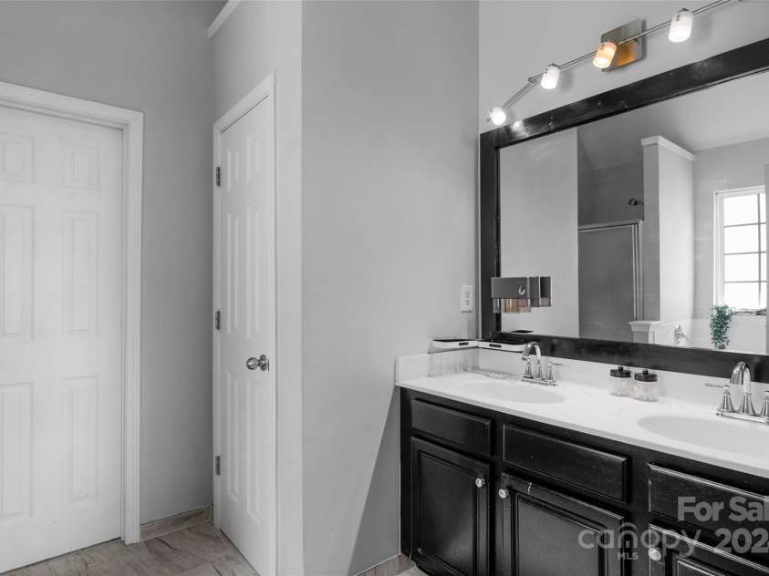 11407 Sidney crest Avenue, Charlotte, NC 28213.  MLS# CAR4177575, YatesRealty ID 4660. 