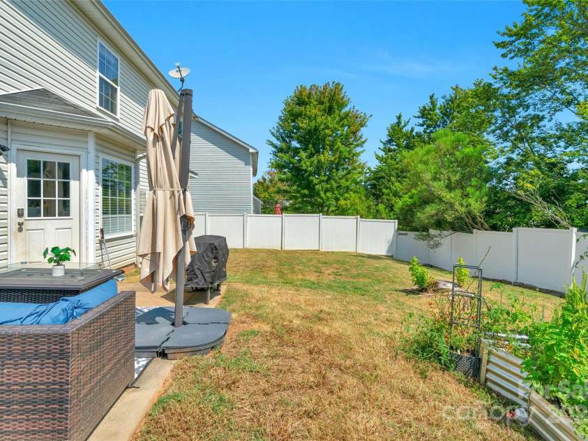 11407 Sidney crest Avenue, Charlotte, NC 28213.  MLS# CAR4177575, YatesRealty ID 4660. 