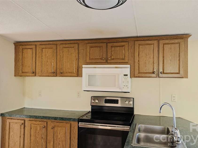 176 Crown Court, Kings Mountain, NC 28086.  MLS# CAR4417909, YatesRealty ID 46600. 