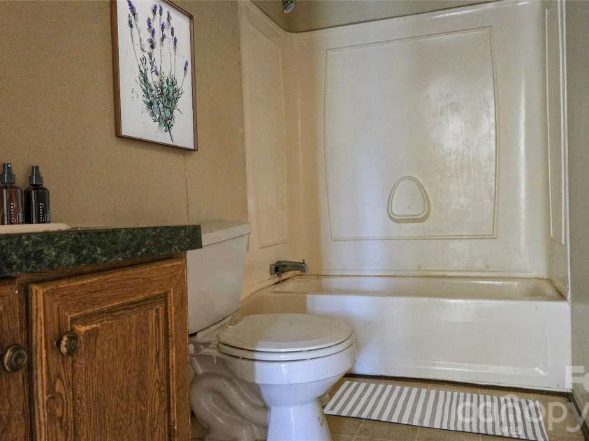 176 Crown Court, Kings Mountain, NC 28086.  MLS# CAR4417909, YatesRealty ID 46600. Bathroom 2