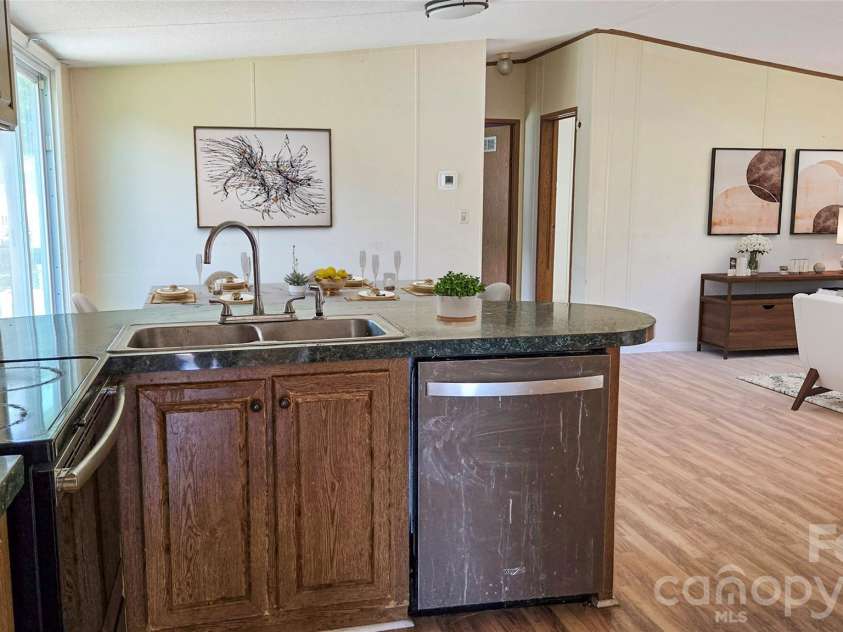 176 Crown Court, Kings Mountain, NC 28086.  MLS# CAR4417909, YatesRealty ID 46600. Kitchen