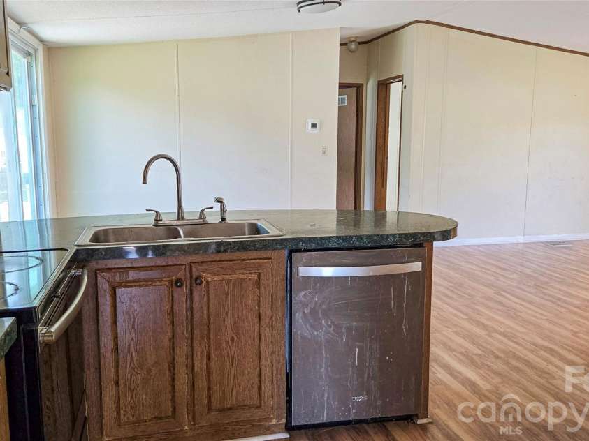 176 Crown Court, Kings Mountain, NC 28086.  MLS# CAR4417909, YatesRealty ID 46600. Kitchen