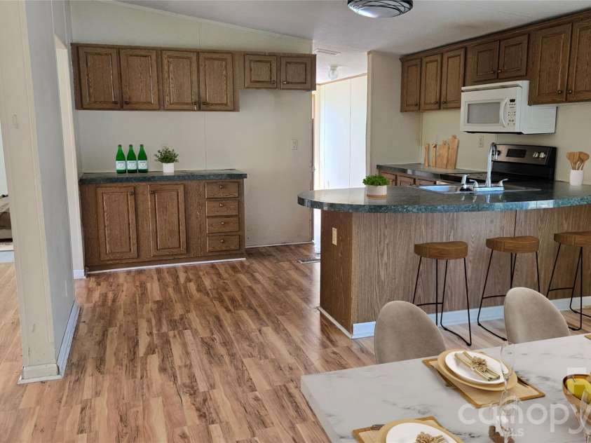 176 Crown Court, Kings Mountain, NC 28086.  MLS# CAR4417909, YatesRealty ID 46600. Kitchen