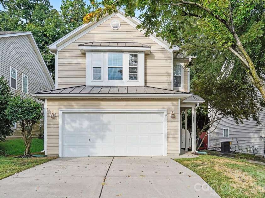 13634 Riding Hill Avenue, Charlotte, NC 28213.  MLS# CAR4413541, YatesRealty ID 46601. 