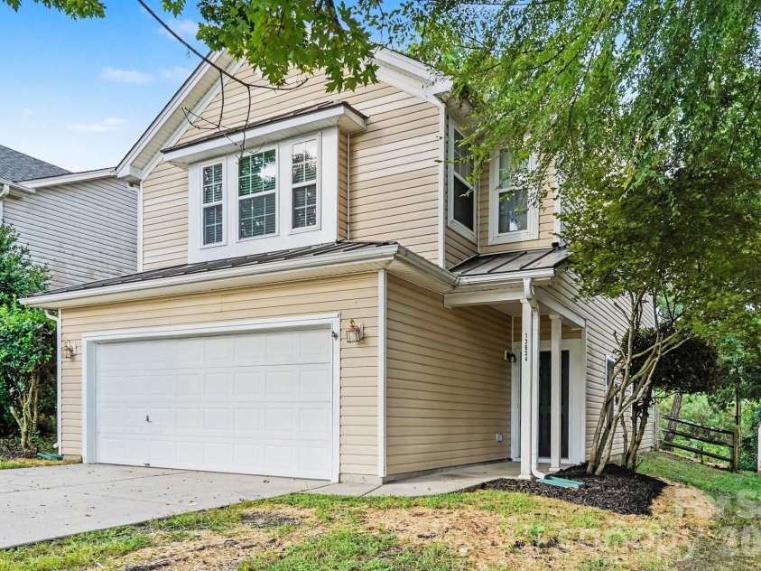 13634 Riding Hill Avenue, Charlotte, NC 28213.  MLS# CAR4413541, YatesRealty ID 46601. 