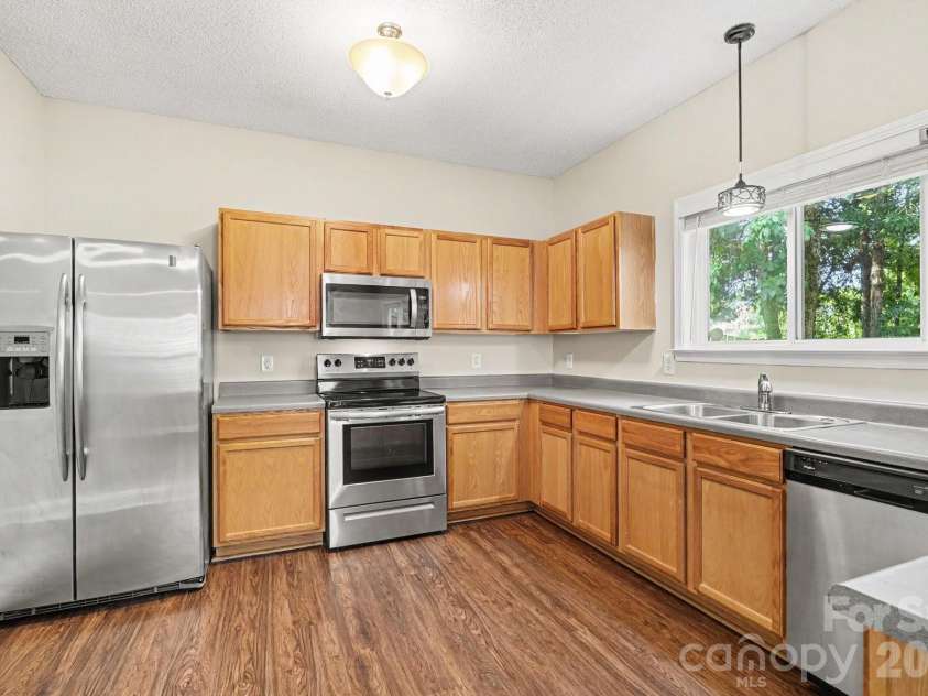 13634 Riding Hill Avenue, Charlotte, NC 28213.  MLS# CAR4413541, YatesRealty ID 46601. 