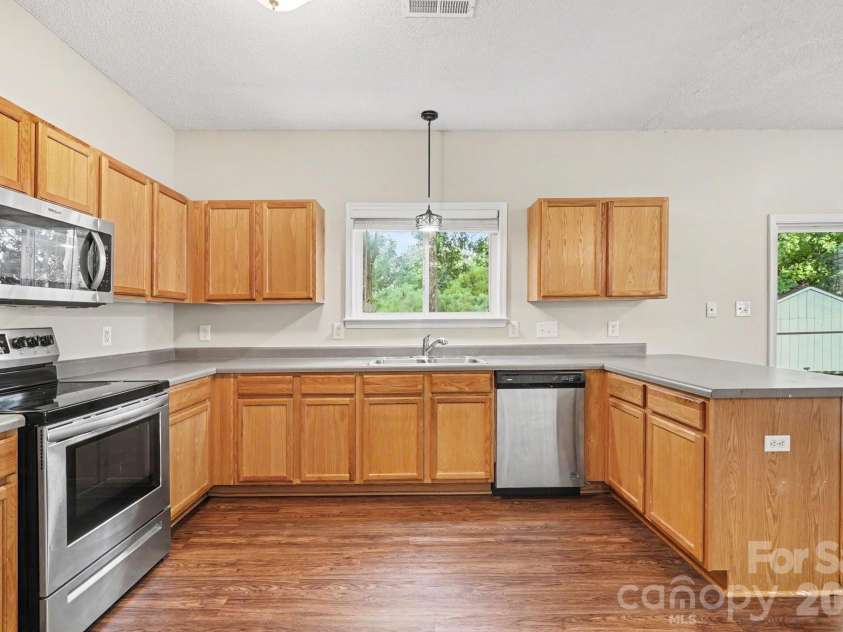 13634 Riding Hill Avenue, Charlotte, NC 28213.  MLS# CAR4413541, YatesRealty ID 46601. 